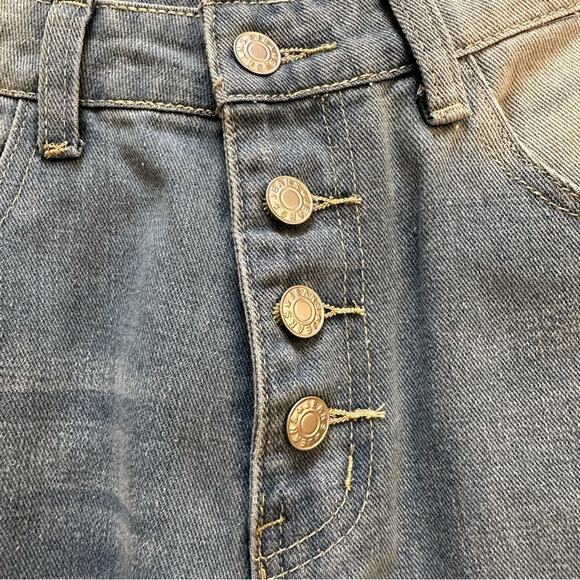 C.O.Z.Y. Jeans Light Wash Button Fly High Rise Straight Leg Jeans Size 6 NEW - Picture 9 of 12